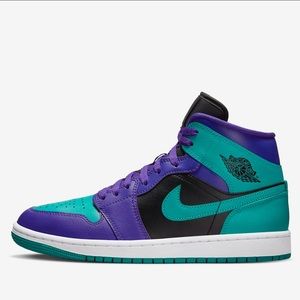Size: 10.5 Air Jordan 1 Mid 'Black Grape'
New W/ Box